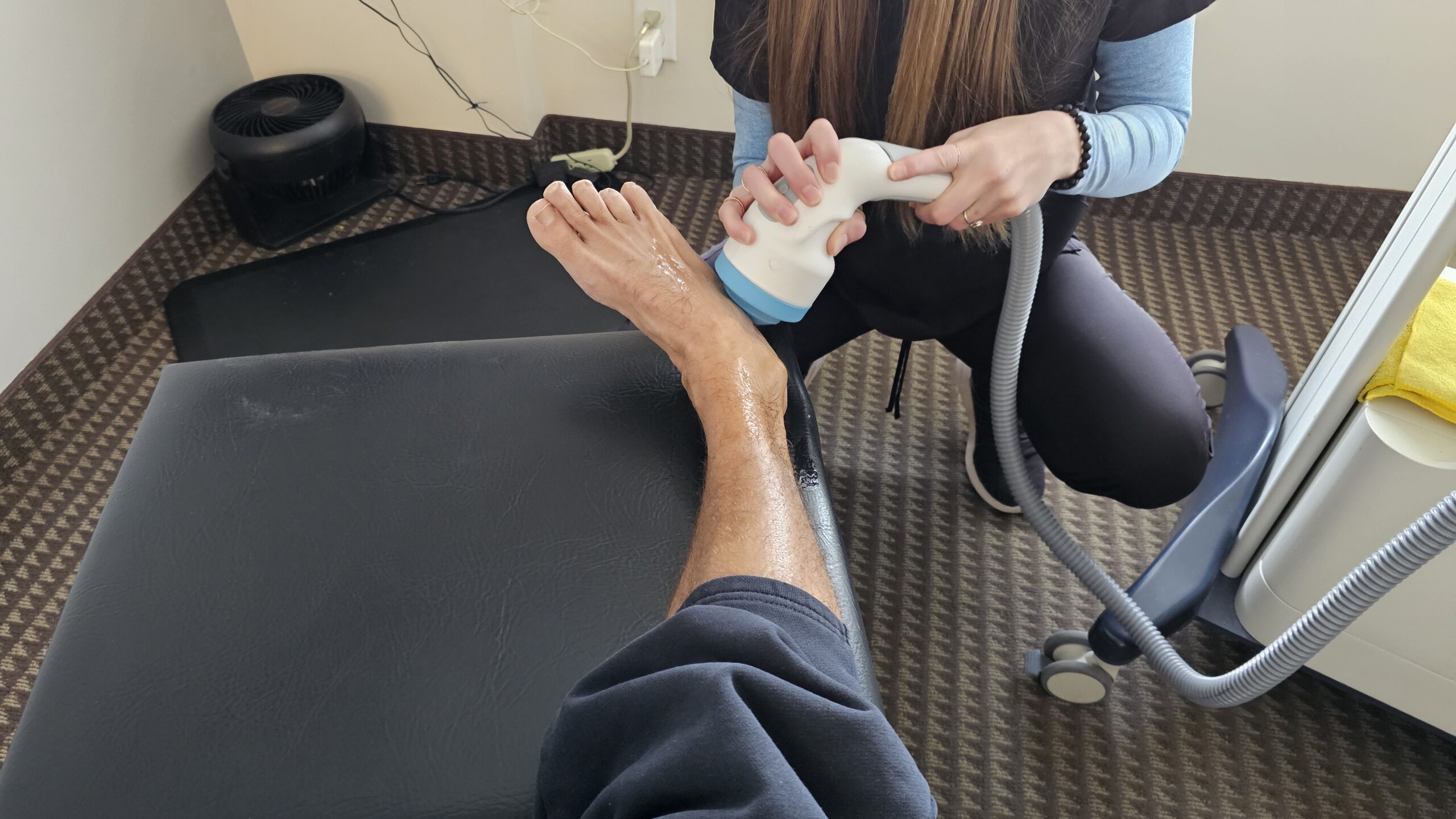 Shockwave therapy on ankle sprain