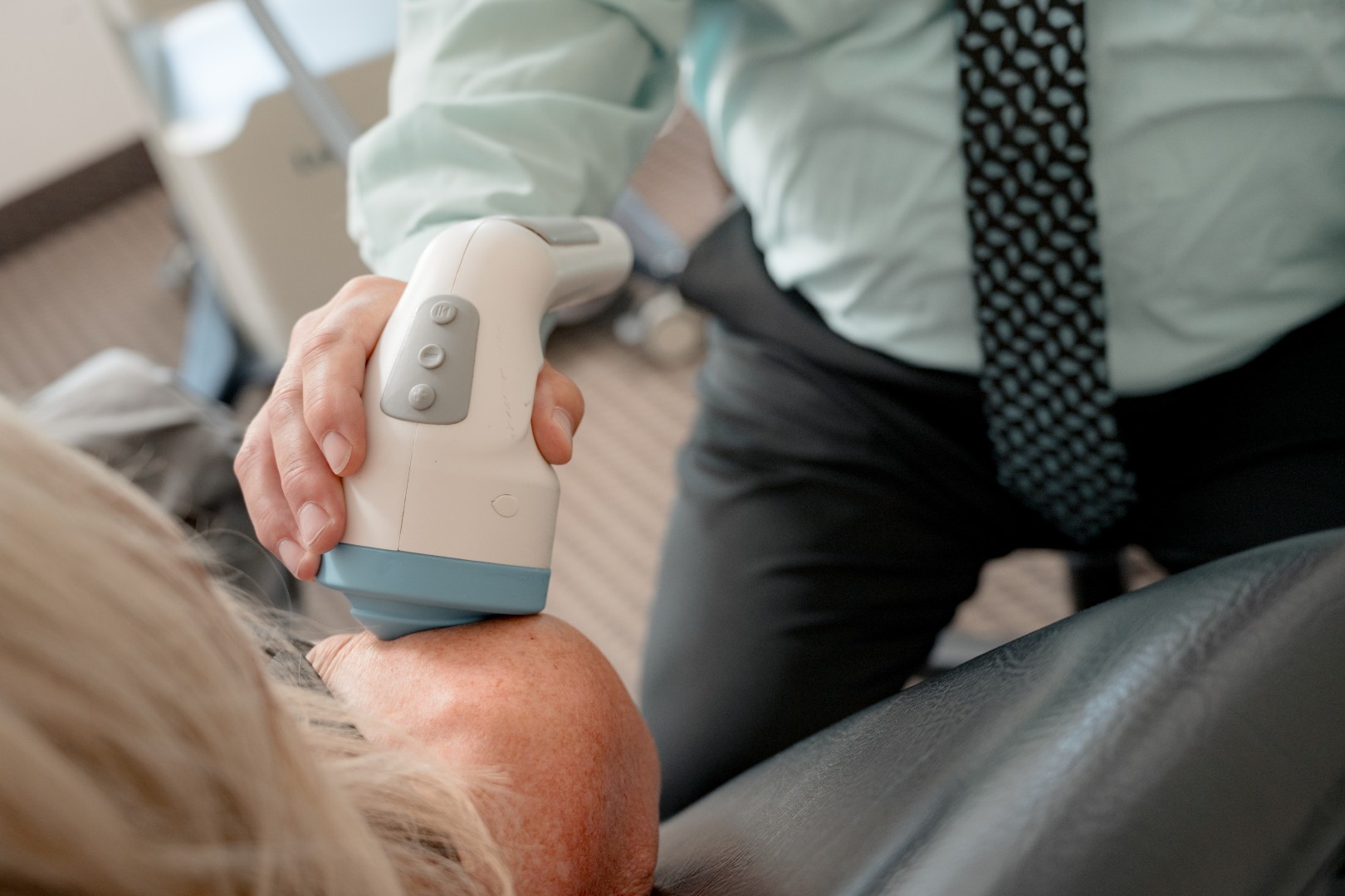 shoulder pain shockwave treatment with Dr. Jason